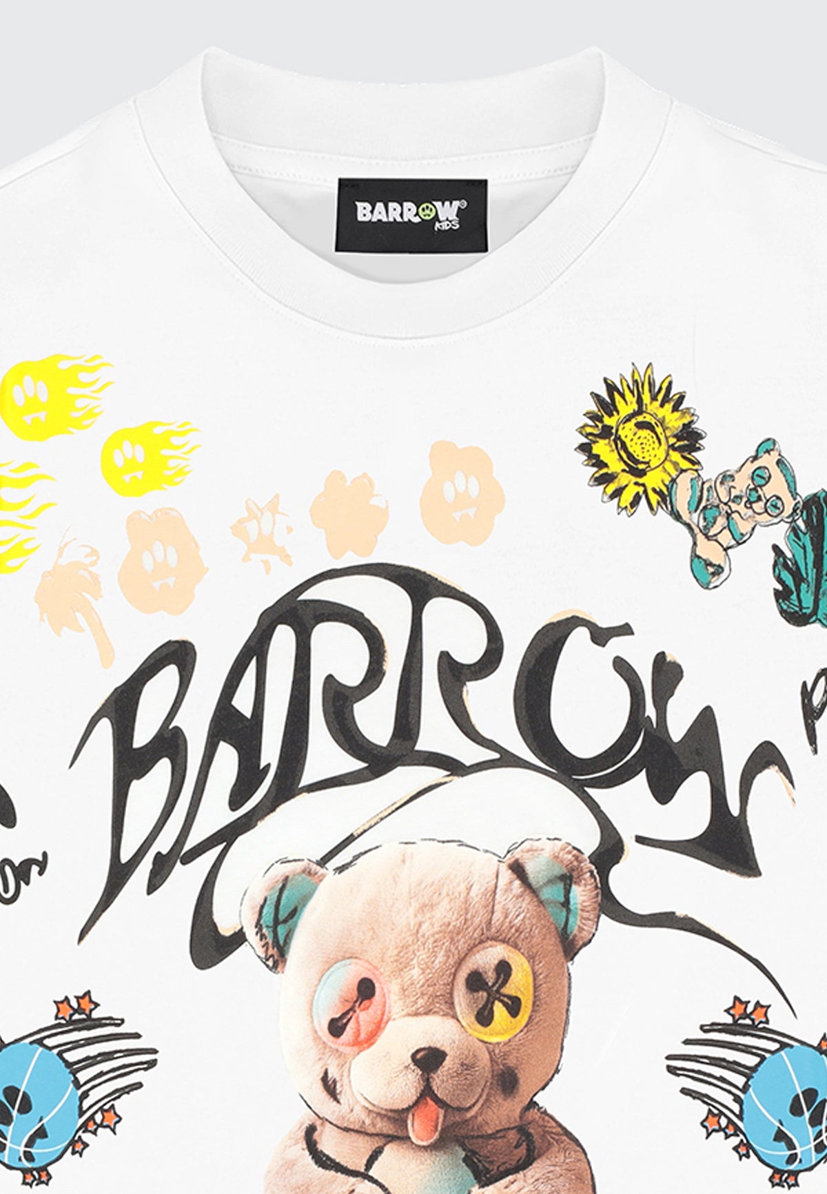 T-SHIRT OVER GRAFFITI