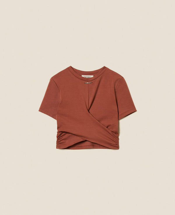 T-shirt con logo e incrocio