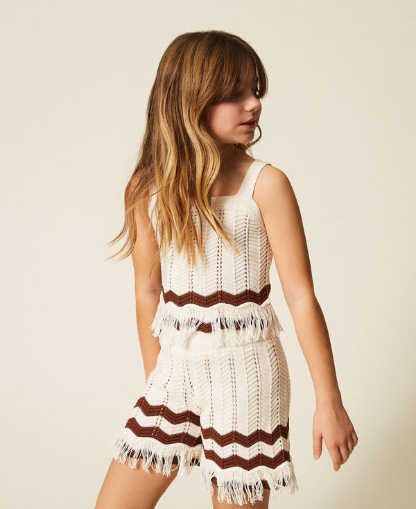 Top e shorts in maglia con zig-zag