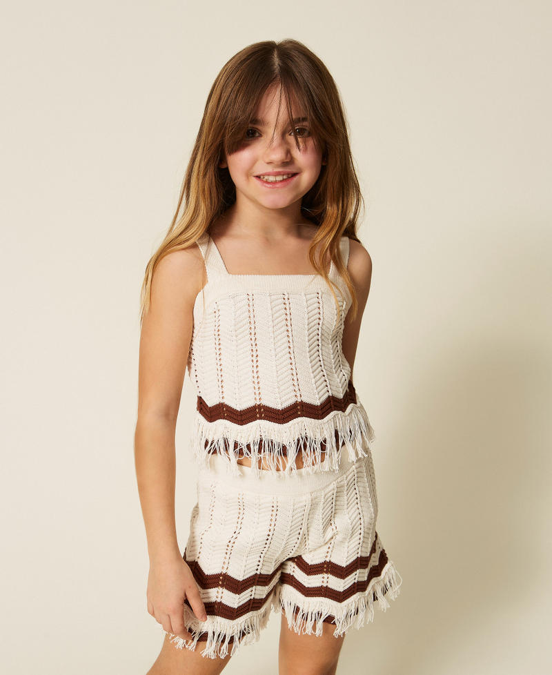 Top e shorts in maglia con zig-zag