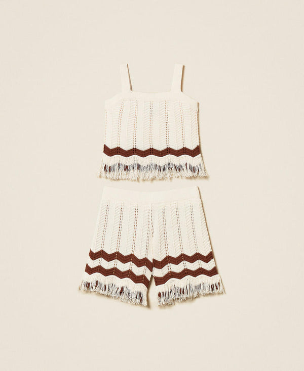 Top e shorts in maglia con zig-zag