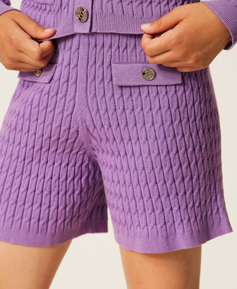 Shorts fitted in maglia a trecce