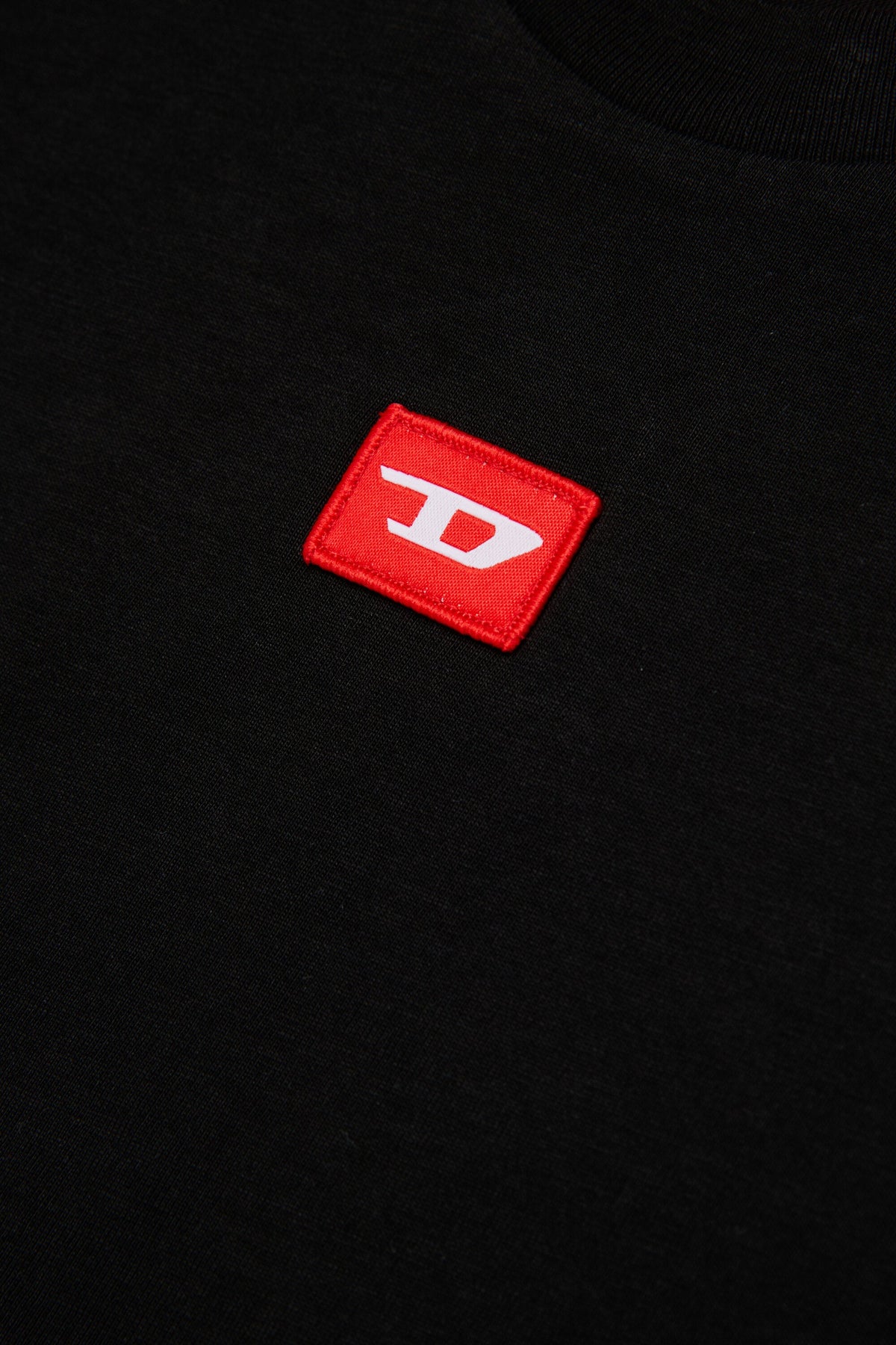 T-shirt in jersey con patch D rossa