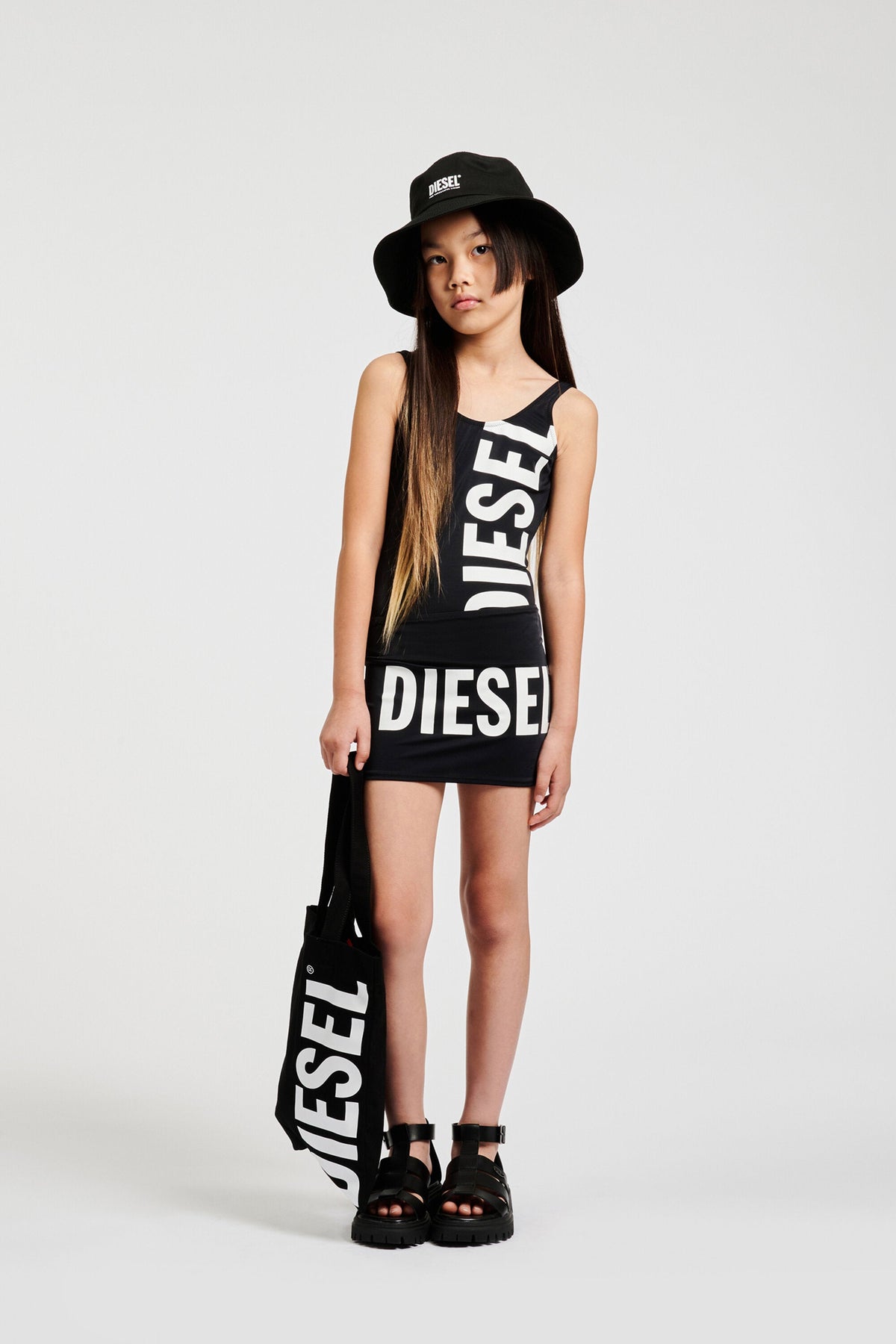Costume intero con logo