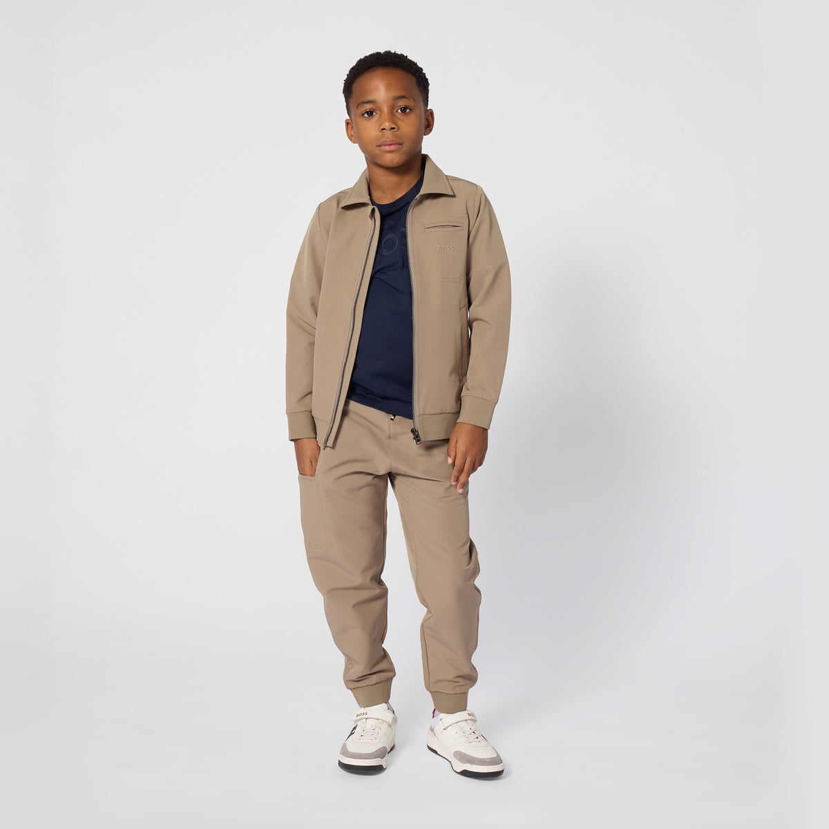 BOSS Kids Pantaloni jogging tapered con logo ricamato - Grigio