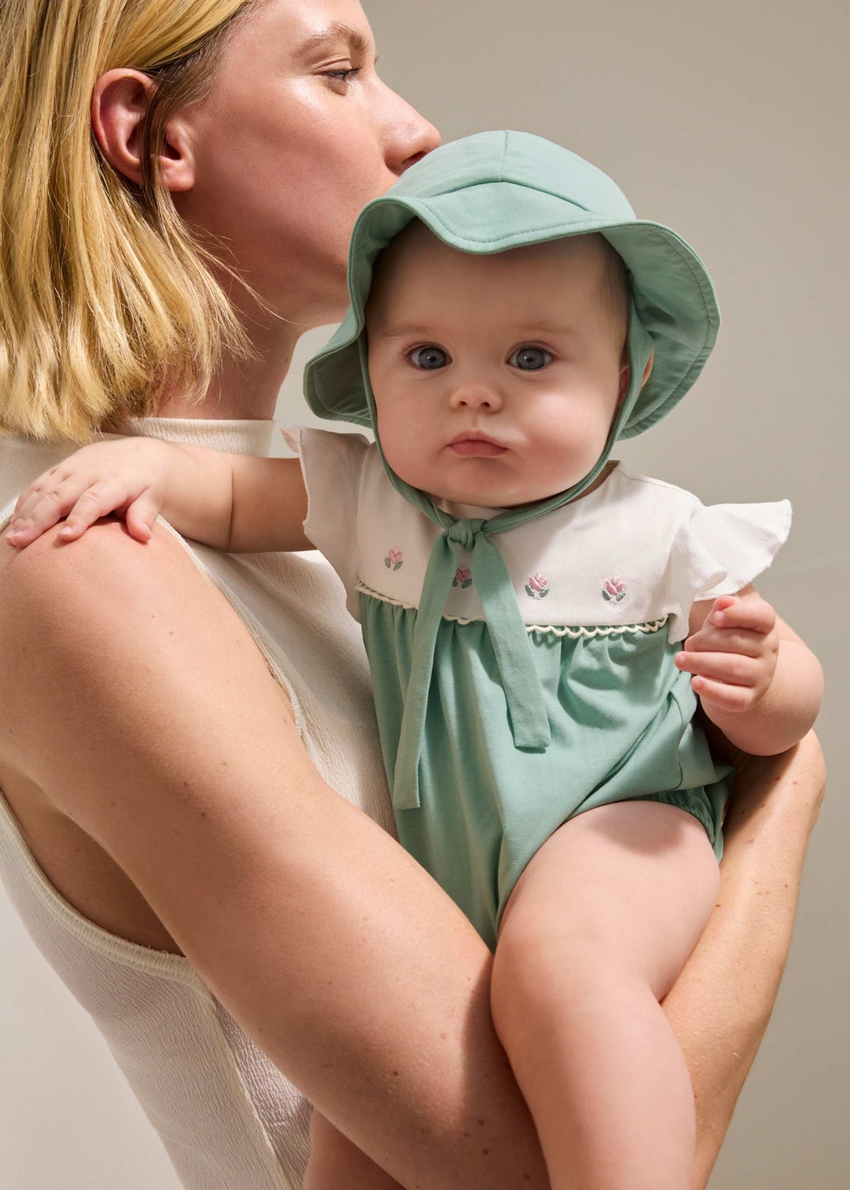 Pagliaccetto fiorellini con cappello neonata - Acqua